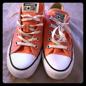 Women's size 5 Converse All-Star Low